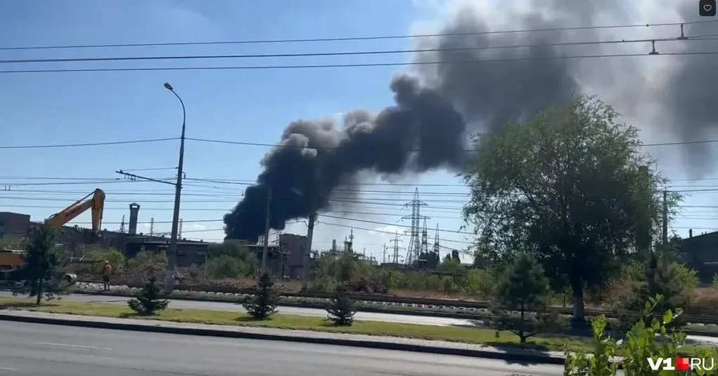 У Волгограді спалахнула масштабна пожежа. Фото: росЗМІ