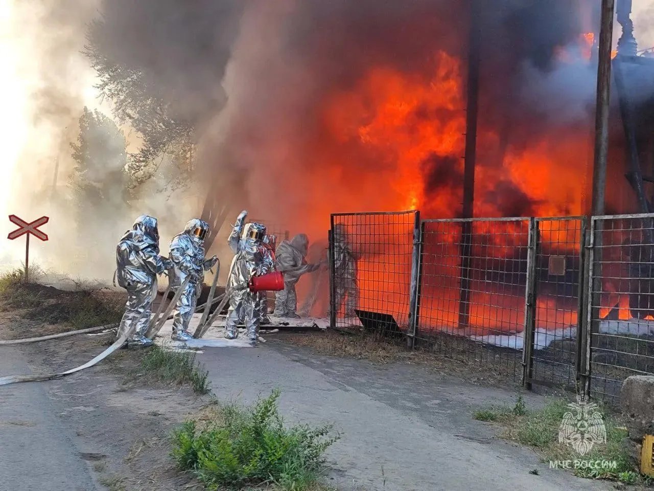 У Волгограді спалахнула масштабна пожежа. Фото: МНС рф
