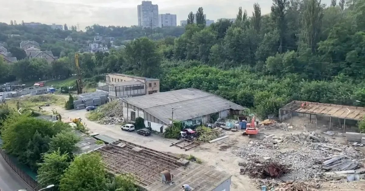 Вплотную к Соломенскому парку в Киеве начали жилую застройку: активисты обратились в суд 1