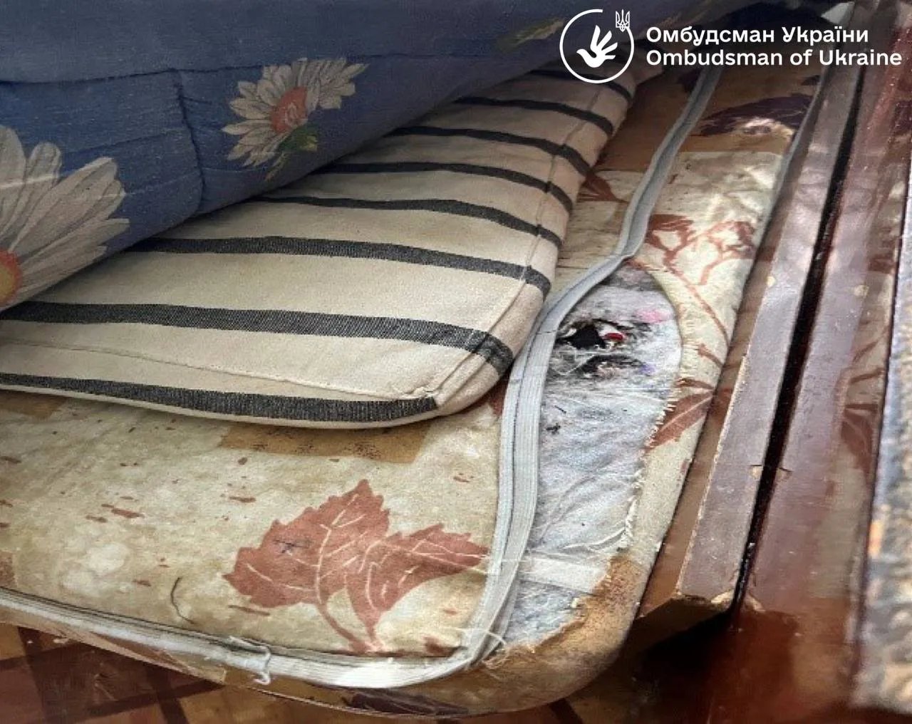 Матрасы не меняют месяцами даже в кроватных подопечных