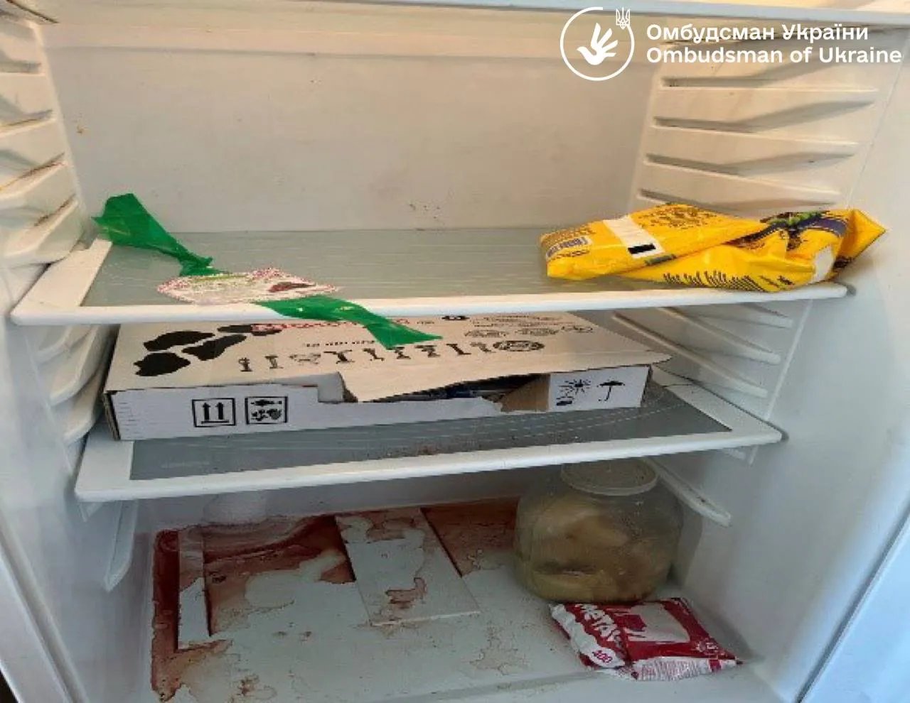 Антисанитария в холодильнике с продуктами