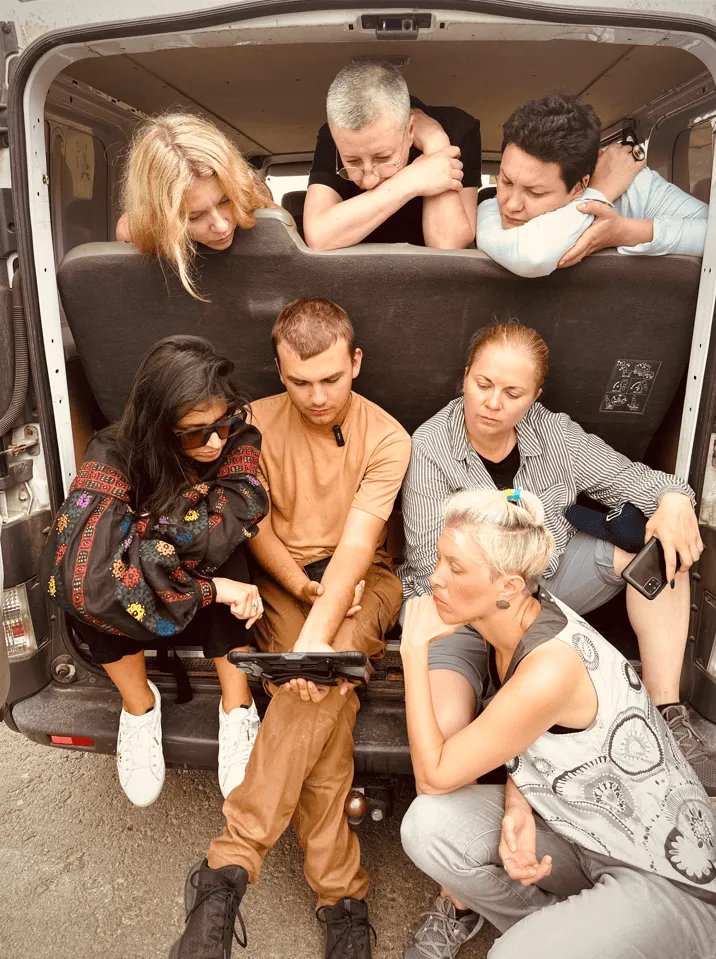 Звездные волонтеры учатся управлять дроном