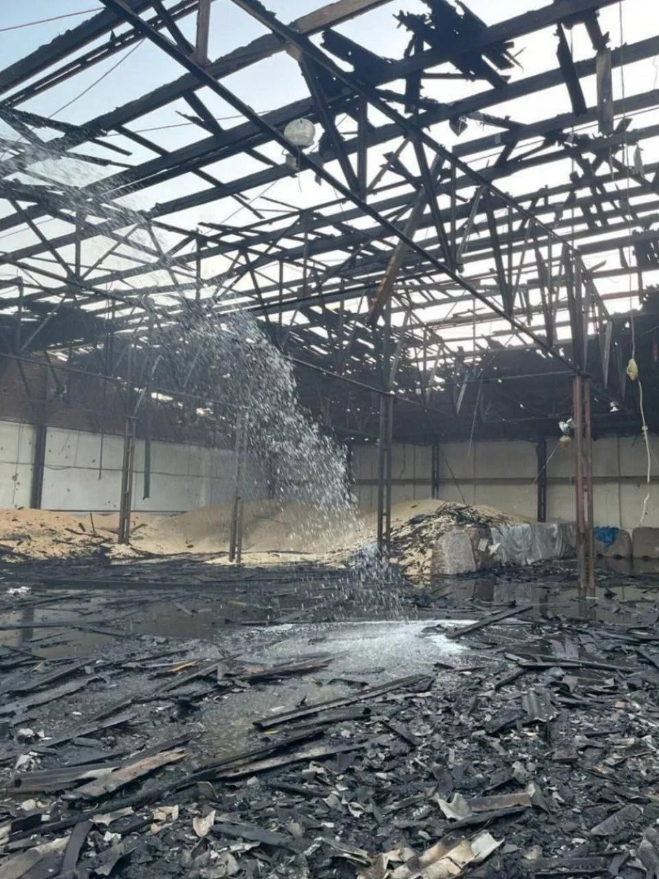 Последствия ночной атаки по зернохранилищам