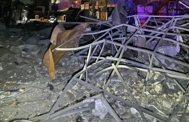 В Днепре вследствие вражеской атаки повреждены также с десяток объектов