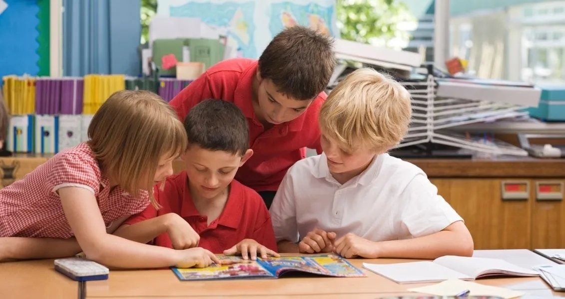 Датою святкування було обрано день народження Джека Кірбі. Ця людина вважається генієм коміксів