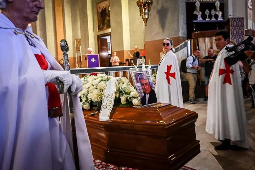 Похорон Тото Кутуньо