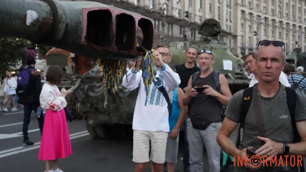 Кияни з інтересом віднеслись до знищеної техніки окупанта