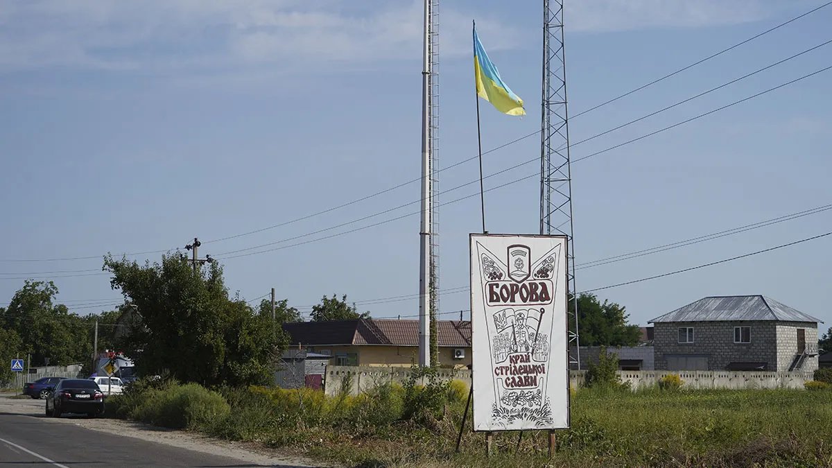 СМТ Боровая. На другой стороне дороги - Мотовиловка СМТ Боровая. На другой стороне дороги - Мотовиловка