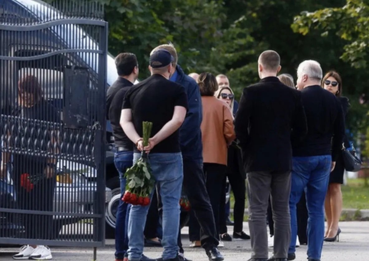 Кладовище у Санкт-Петербурзі Кладовище у Санкт-Петербурзі