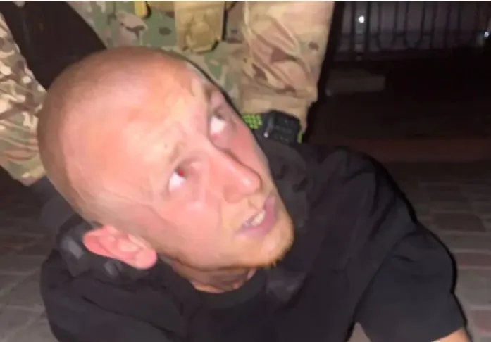 Розбите обличччя і кайданки: у Полтаві затримали блогера Заволоку, який систематично конфліктував з воєнкомами та критикував методі мобілізації в Україні 1