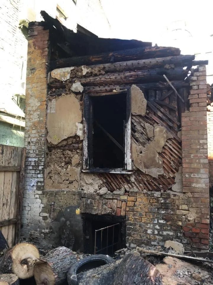 Історична будівля на Дмитрівській після пожежі