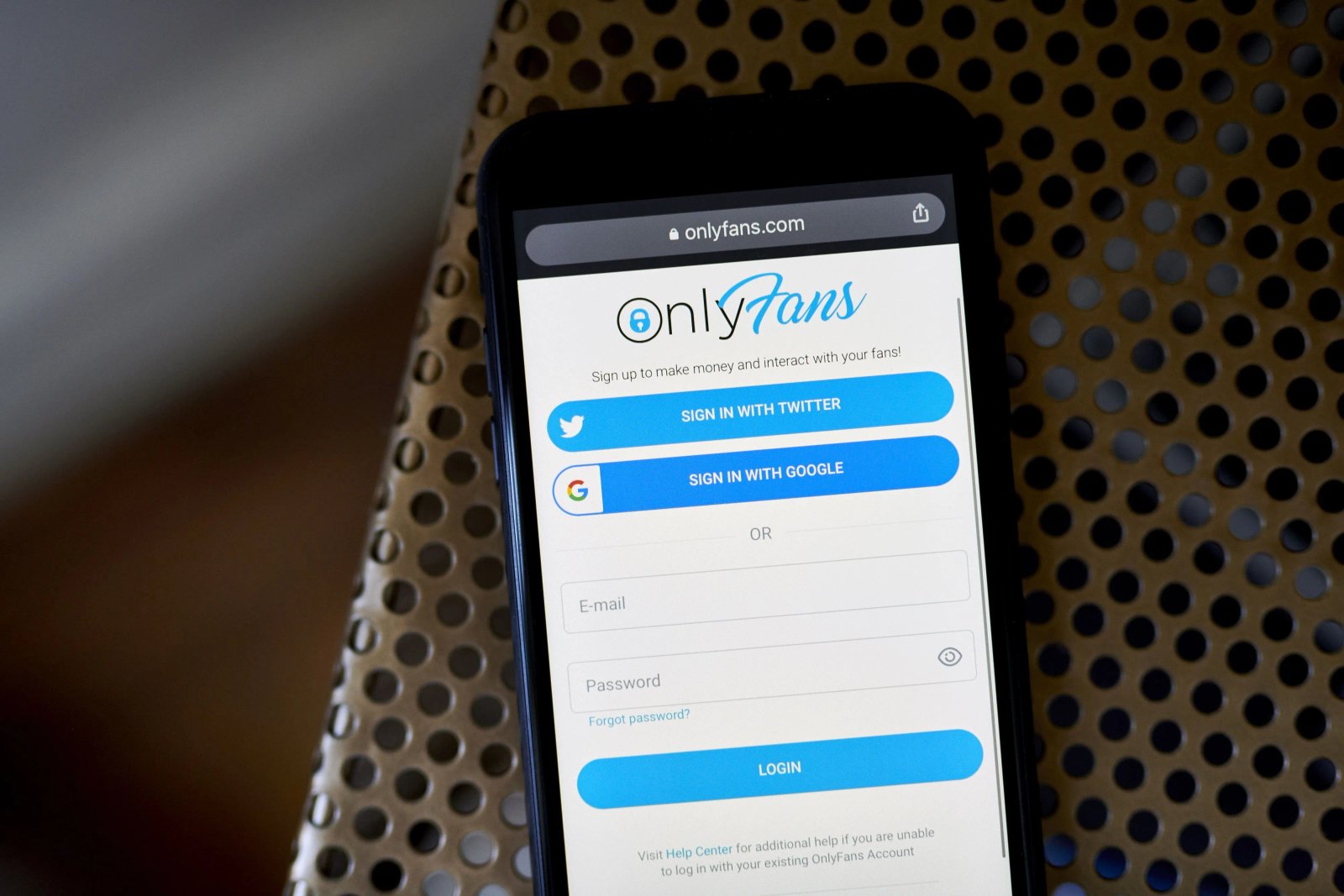 Мобильное приложение сервиса для взрослых OnlyFans