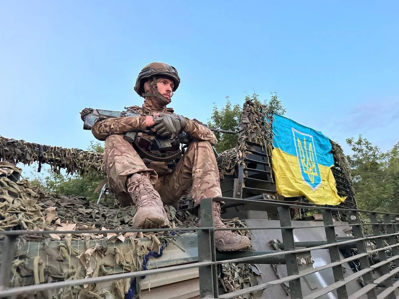 Український захисник на фронті у хвилину перепочинку. Фото: Генштаб ЗСУ Український захисник на фронті у хвилину перепочинку. Фото: Генштаб ЗСУ