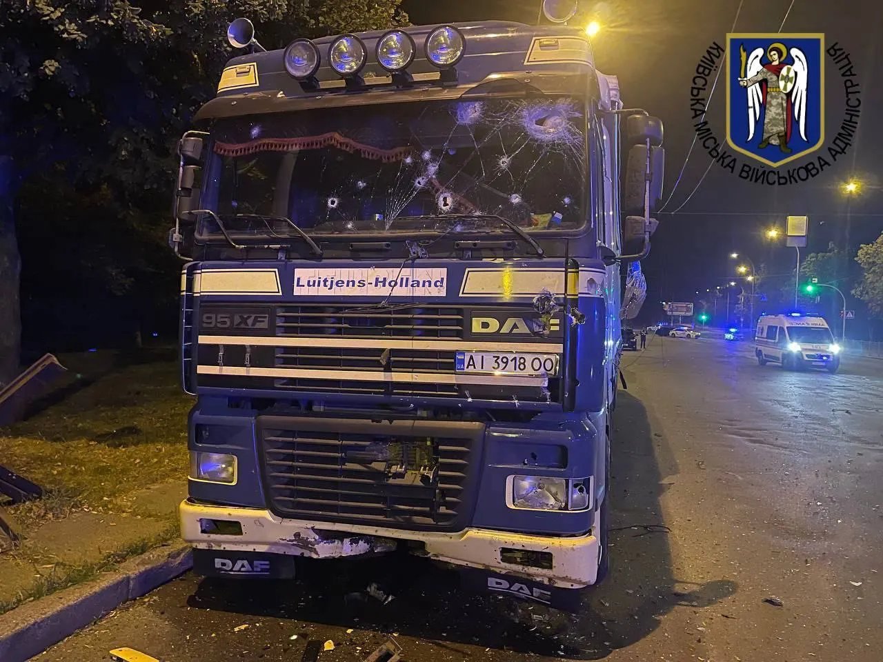 Автомобілі посікло уламками безпілотників