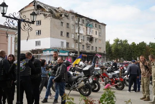 Мотопробіг та благодійність від байкерів: Ізюм святкує день звільнення від російських окупантів 2