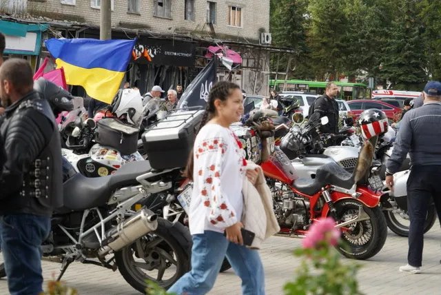 Мотопробіг та благодійність від байкерів: Ізюм святкує день звільнення від російських окупантів 1