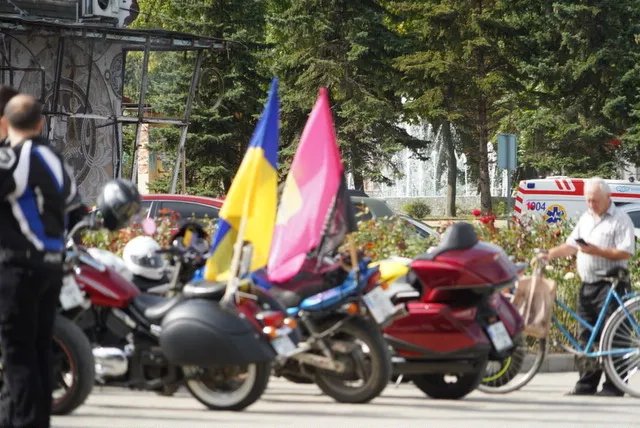 Мотоцикли для ЗСУ - найкращий подарунок від байкерів Мотопробіг та благодійність від байкерів: Ізюм святкує день звільнення від російських окупантів 4