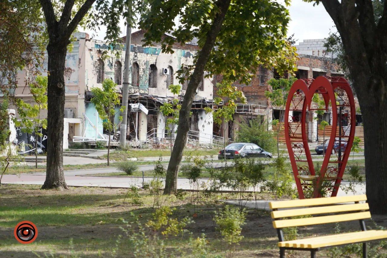 Ззовні будинки ще більше пошкоджені