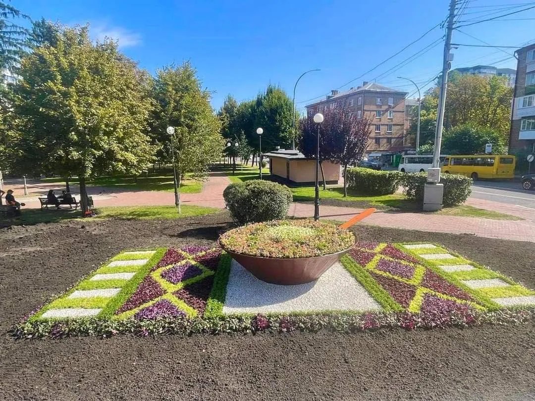 Український борщ на вишитому рушникові. Фото: КП УЗН Солом’янського району Український борщ на вишитому рушникові. Фото: КП УЗН Солом’янського району