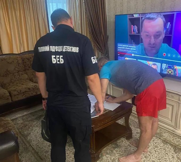 Підозра з доставкою додому. Фото: СБУ