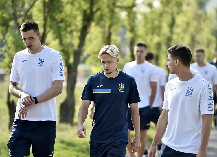 Збірна України здійснила прогулянку Міланом 1