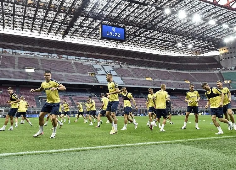 Наши игроки готовятся к матчу за 6 очков. Фото - УАФ