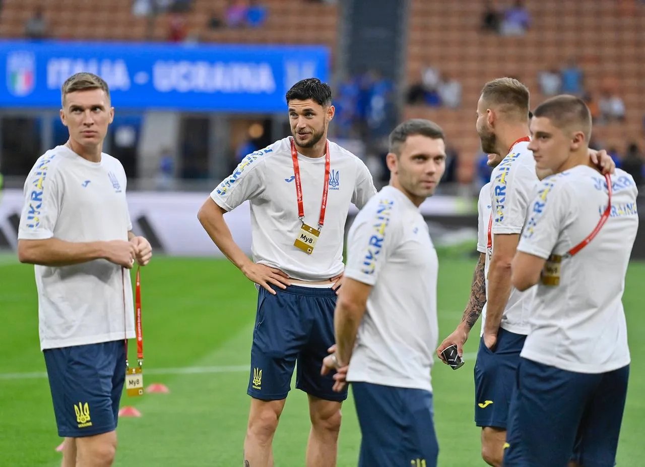 Проверка газона перед стартовым свистком