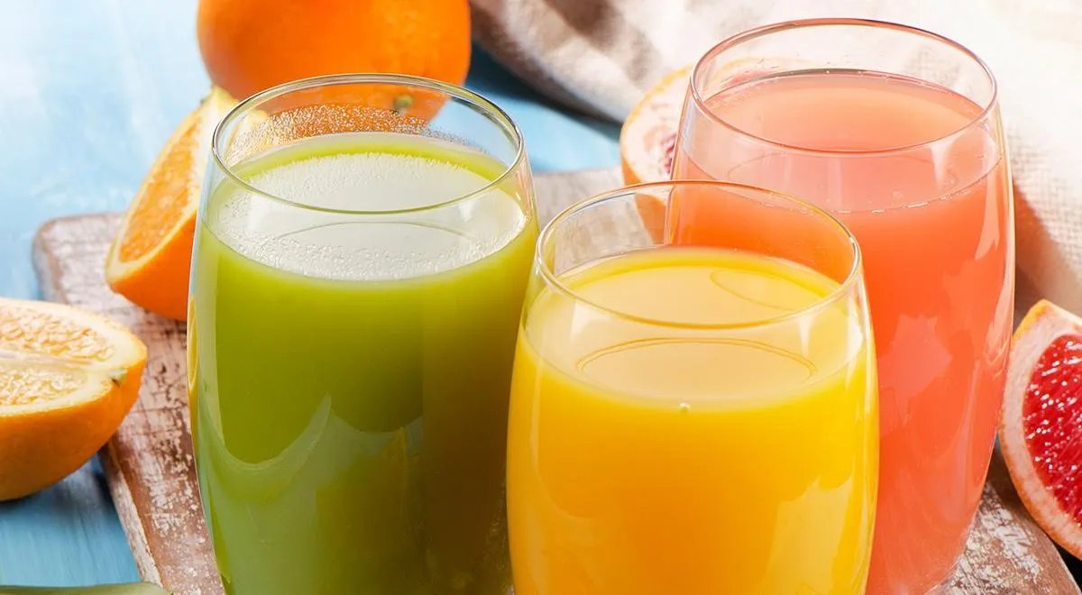 Сейчас в этот день некоторые рестораны, кофейни и пиццерии проводят акции, когда каждый может получить стакан или пакет любимого сока в подарок к основному заказу