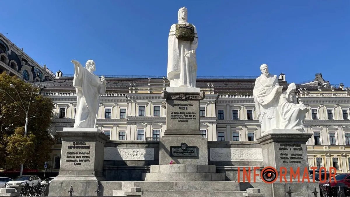 Пам'ятник княгині Ользі, апостолу Андрію, Кирилу та Мефодію 