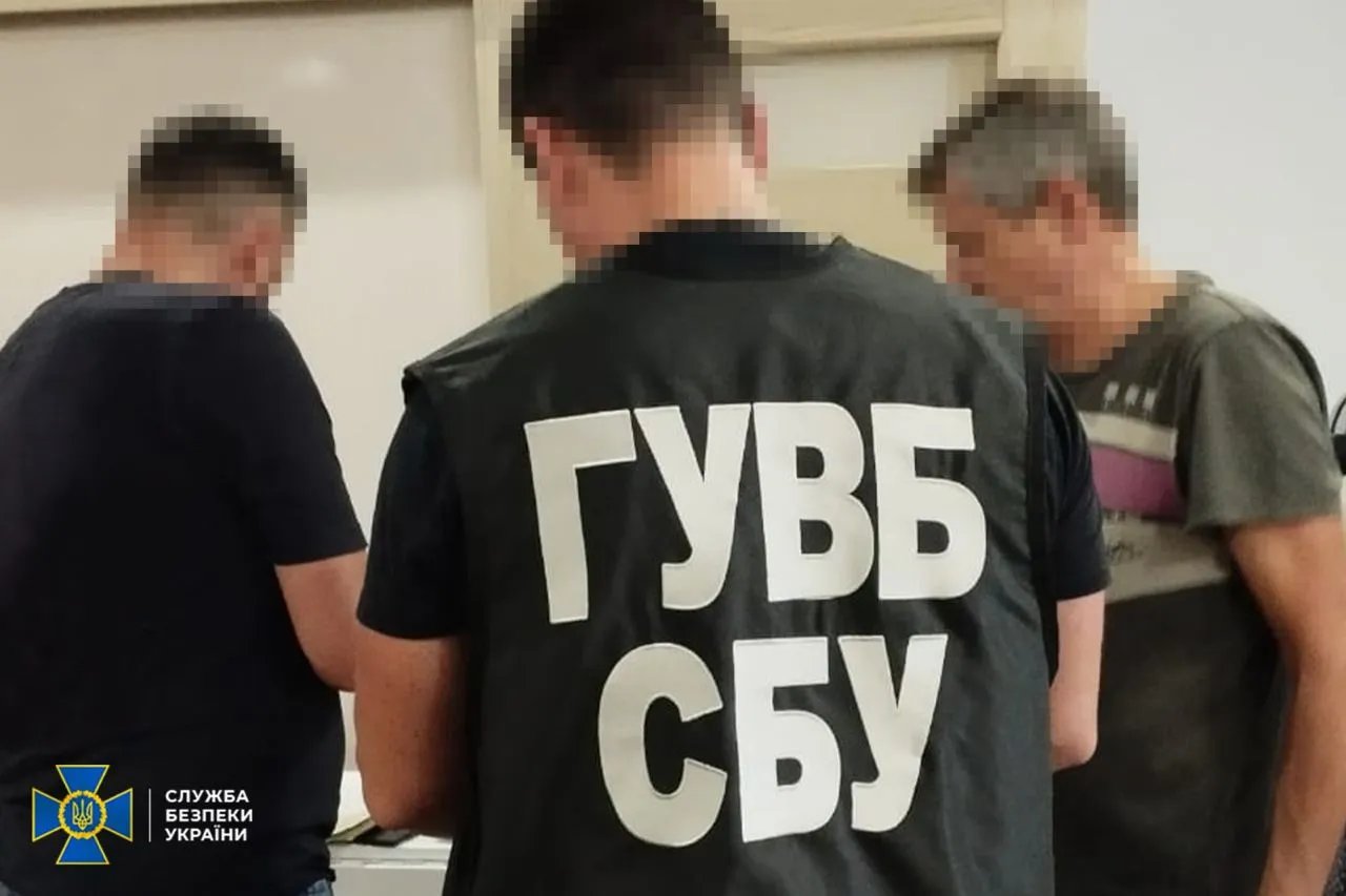 Сообщение о подозрении руководителям ВЛК. Фото: СБУ