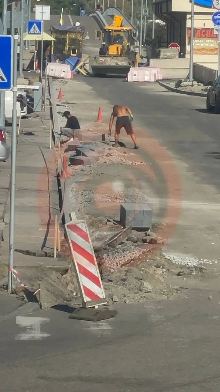 Ремонт дороги в Гидропарке Ремонт дороги в Гидропарке