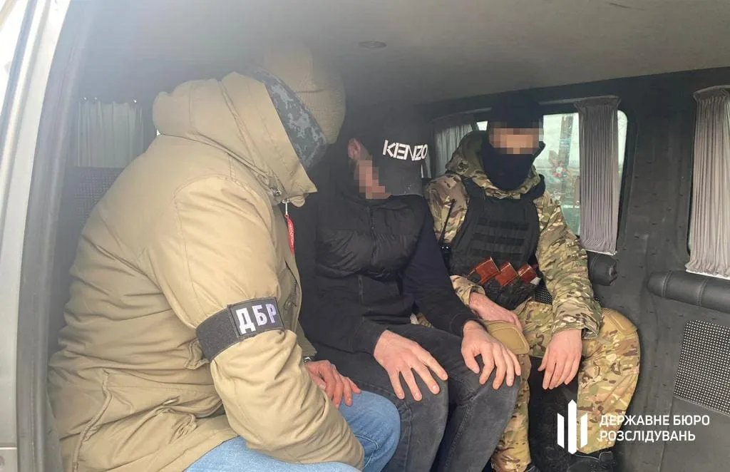 Незаконне переправлення ухилянтів за кордон. Фото: ДБР