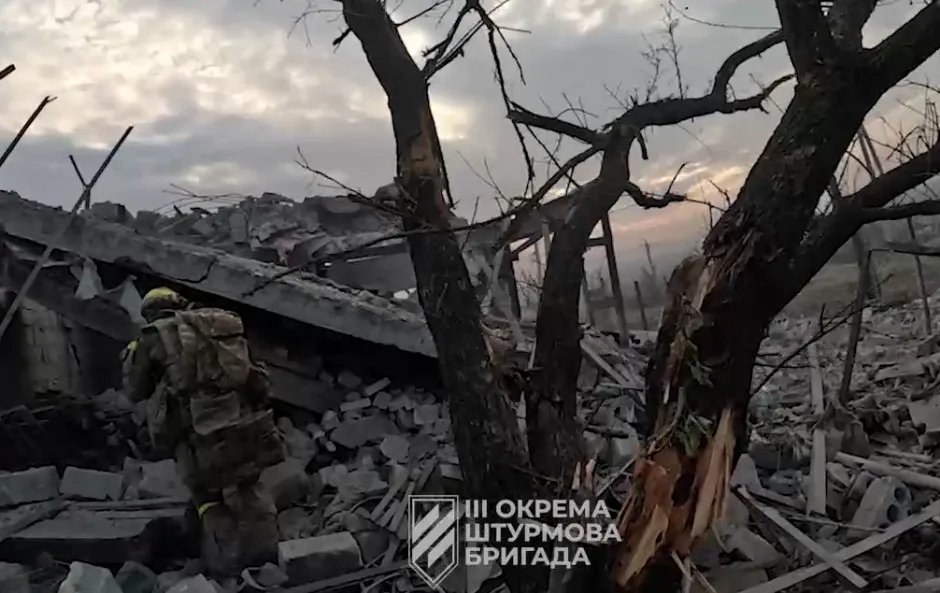 Усюди - суцільні руїни Усюди - суцільні руїни
