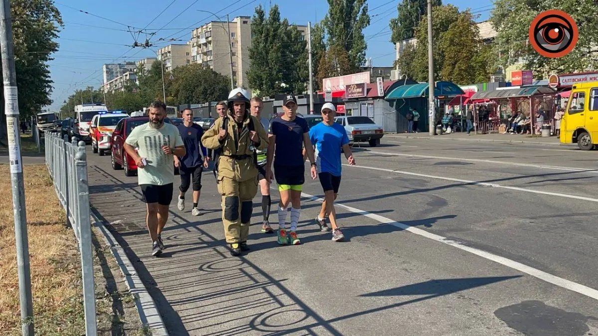 Український рятувальник пробіжить 100 км в бойовому спорядженні на підтримку колег: фото і відео 1