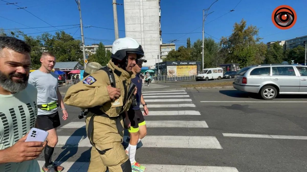 Український рятувальник пробіжить 100 км в бойовому спорядженні на підтримку колег: фото і відео 3