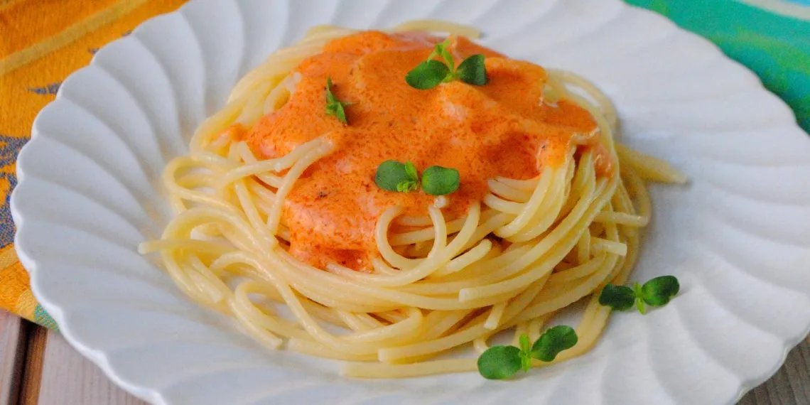 Такая подливка будет прекрасно смаковать до любого мяса и рыбы!