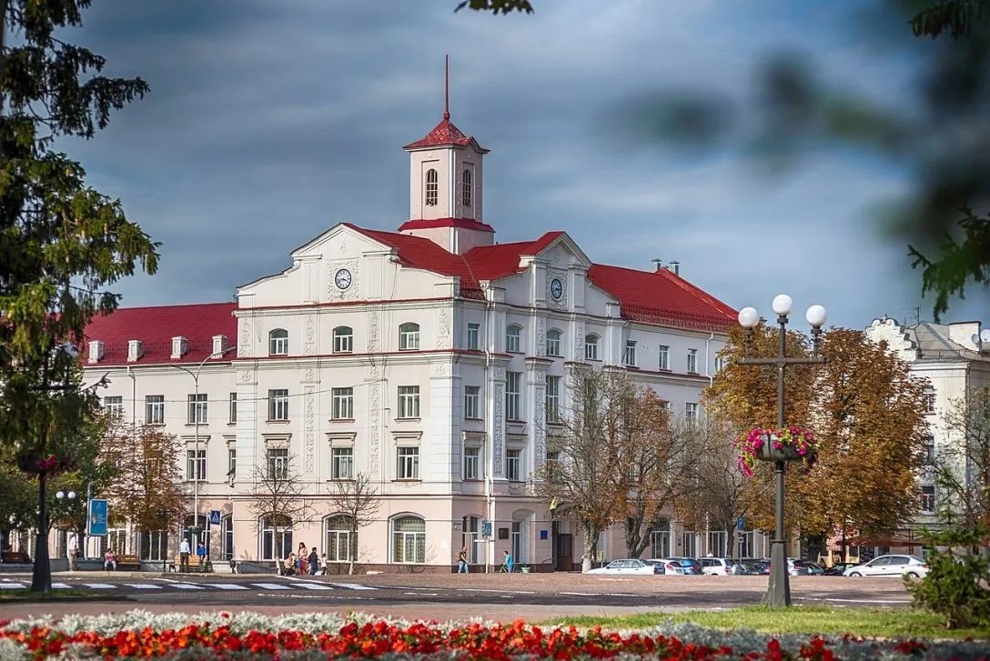 Чернигов занимал первое место среди наиболее экологически чистых городов Украины. Центр города находится в списке претендентов на Всемирное наследие ЮНЕСКО