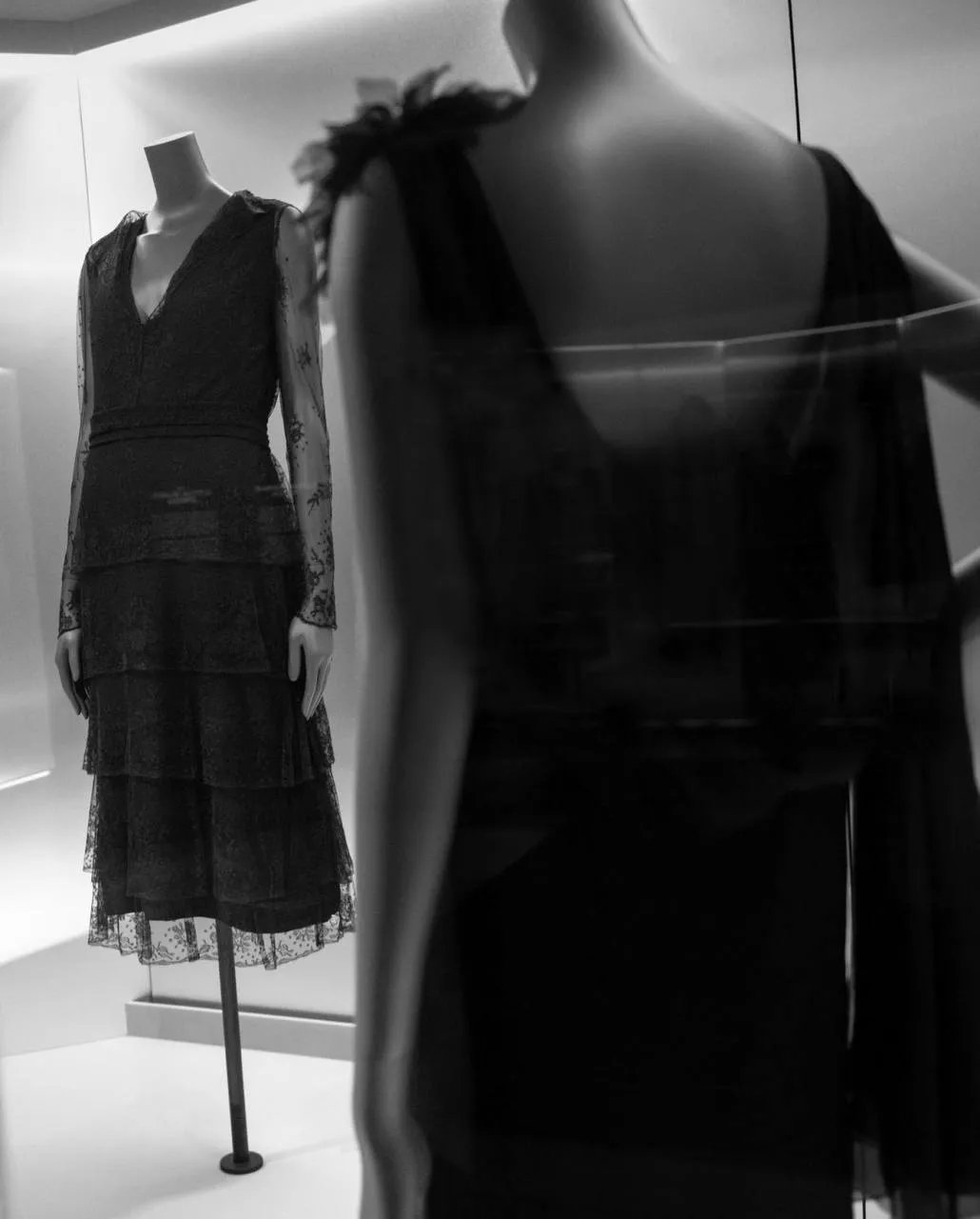 Простота й елегантність силуетів Шанель - фірмовий знак її дому!