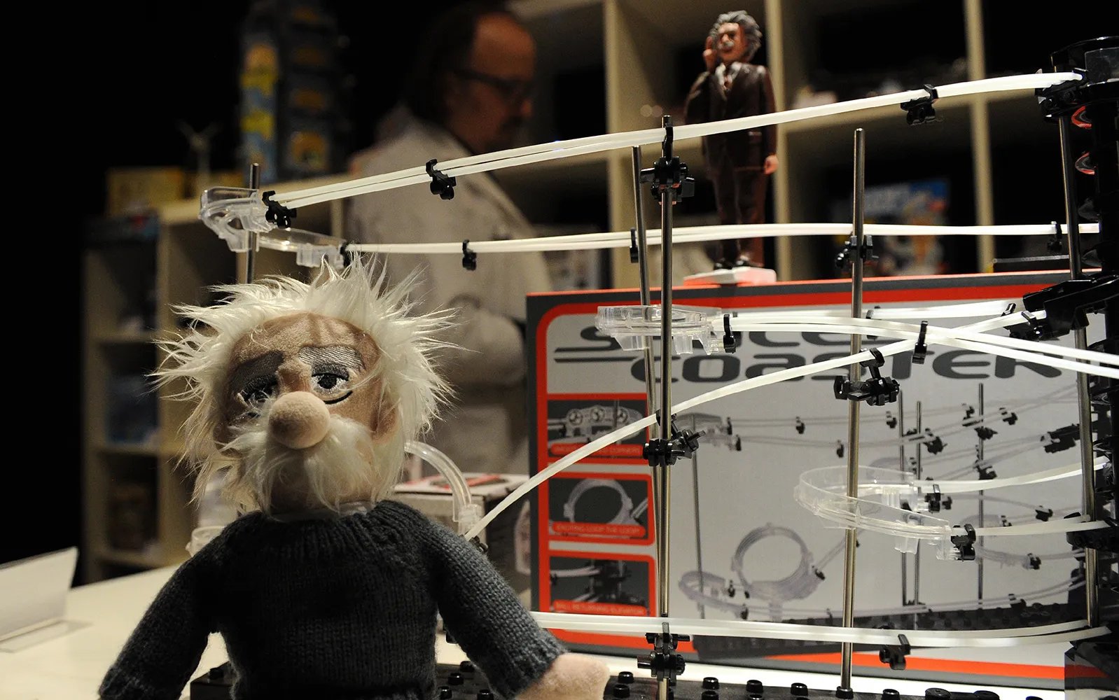 Цікаво, що Альберт Ейнштейн отримав Нобелівську премію не за теорію відносності, а за відкритий ним фотоефект!