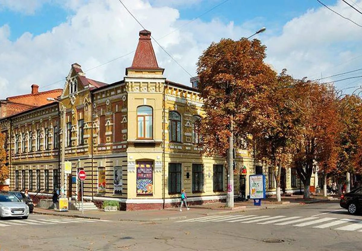 Свое название город получил в честь Богдана Хмельницкого, который ни разу здесь не бывал