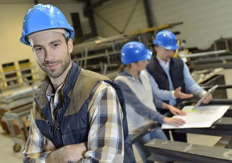 Это аэрокосмическая отрасль, электроника, автомобилестроение, заводы по строительству судов и локомотивов и т.д.