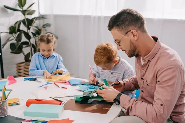 Всего в Украине работает около 150 тысяч детсадов, яслей-садов и УВК, которые занимаются воспитанием 1 млн 300 тыс. малышей