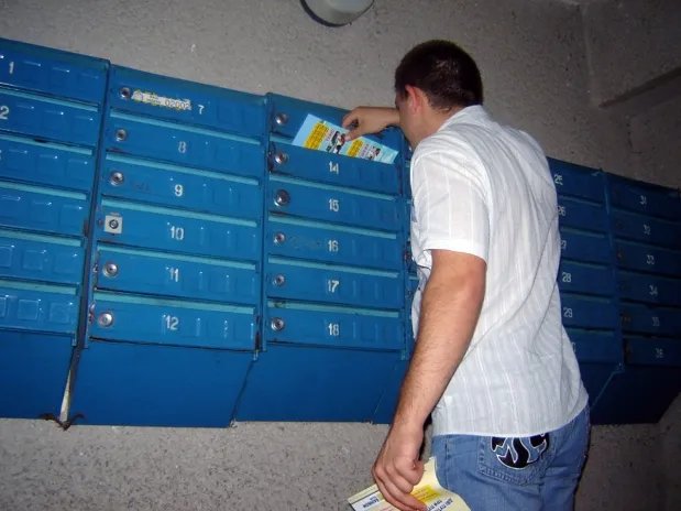 Повістка у поштовій скриньці вважається неправильним оповіщенням Повістка у поштовій скриньці вважається неправильним оповіщенням