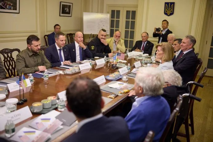 Генри Киссинджер дело в инвалидной коляске