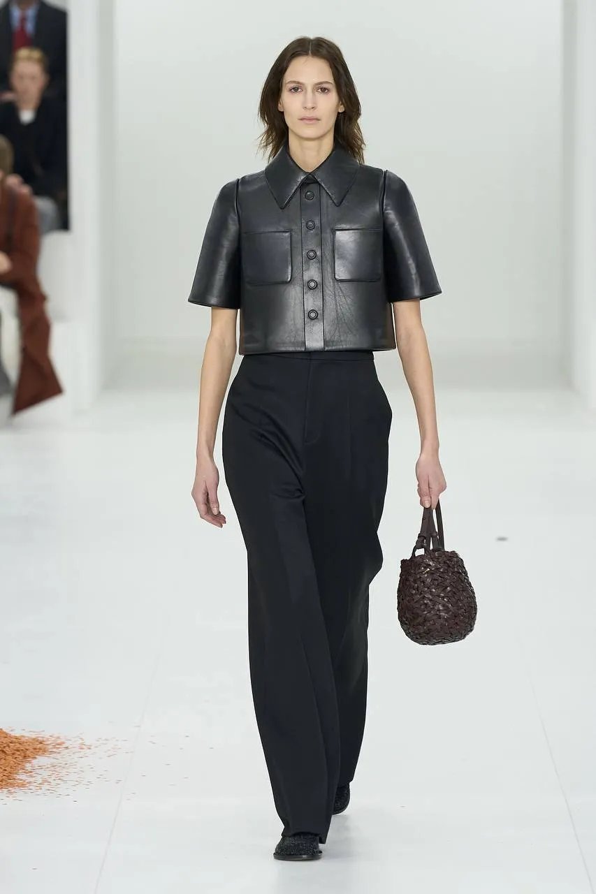 Prada, Miu Miu, Christian Dior настаивают на трендовости делового стиля.