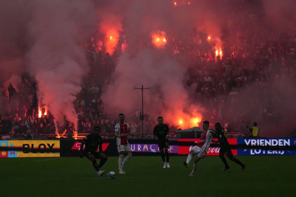 Зрештою продовжувати гру стало небезпечно. Фото - gettyimages.com