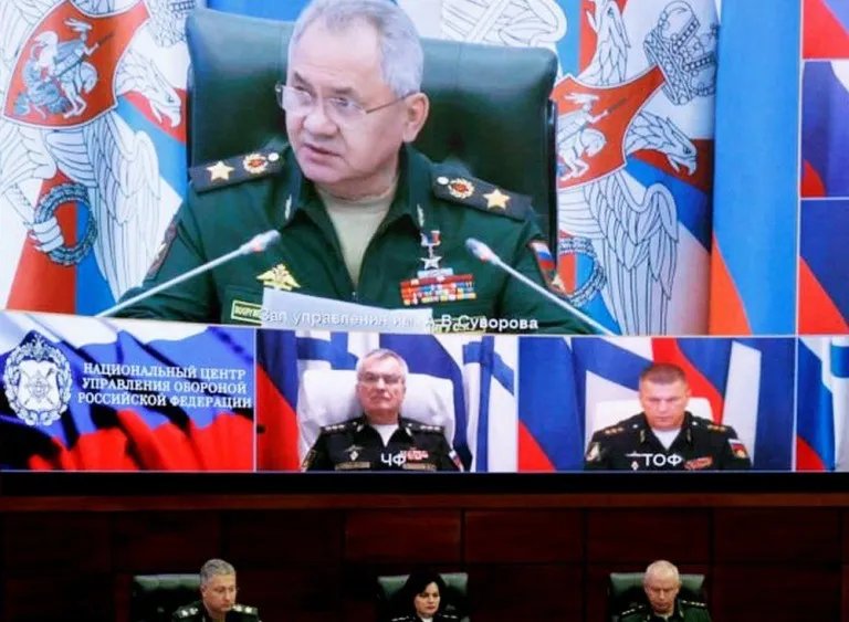 Сидит и не двигается: Кремль "воскресил" командующего Черноморским флотом Соколова 1