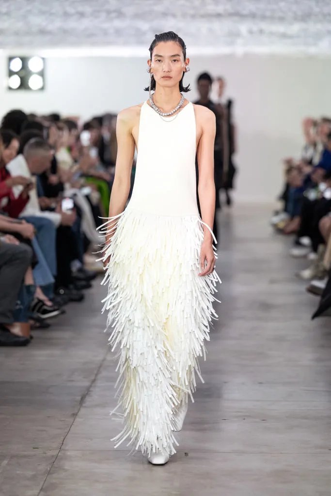 Бажано щоб бахрома була блискуча, тоді ви точно будете ТОП! / Jil Sander