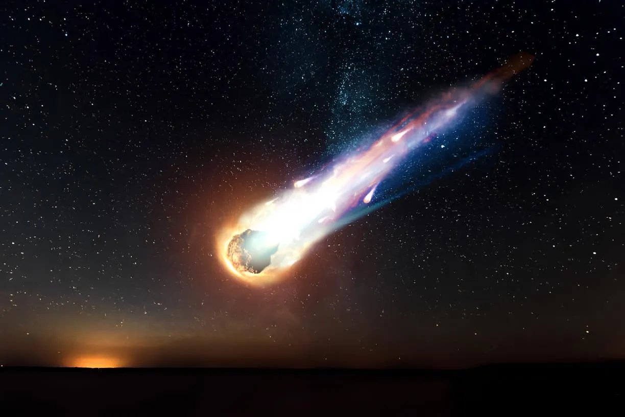 Кометы становятся ярче, когда приближаются к Солнцу!