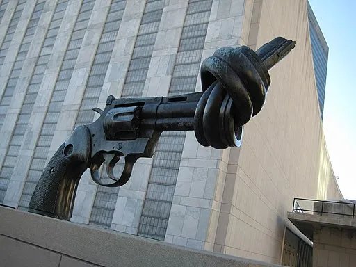 Ненасильницькі дії, які можуть застосовувати громадяни для захисту своїх прав - це пікетування, марші, відмова від співробітництва, блокування приміщень тощо